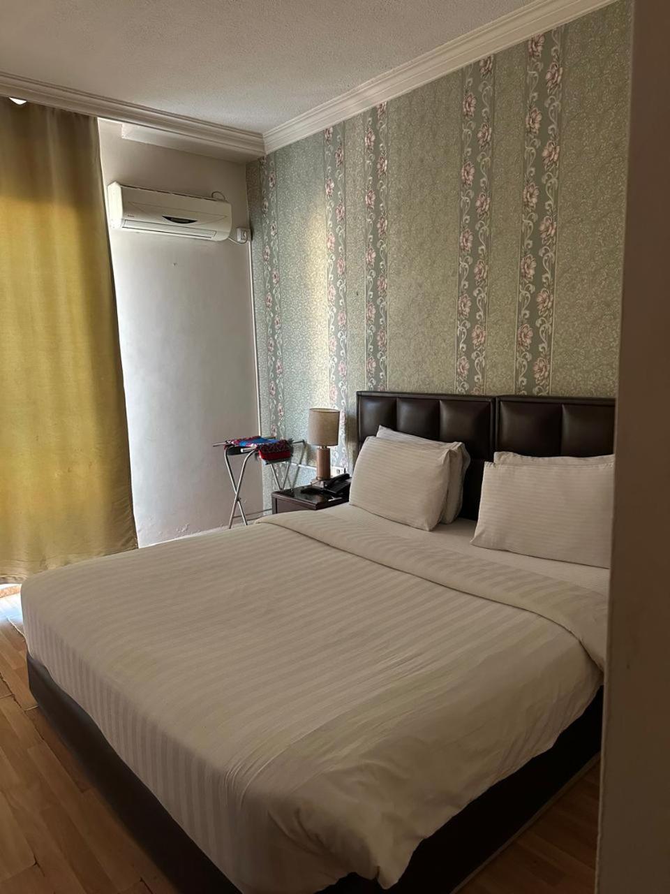 Aghadeer Hotel Amman Bagian luar foto